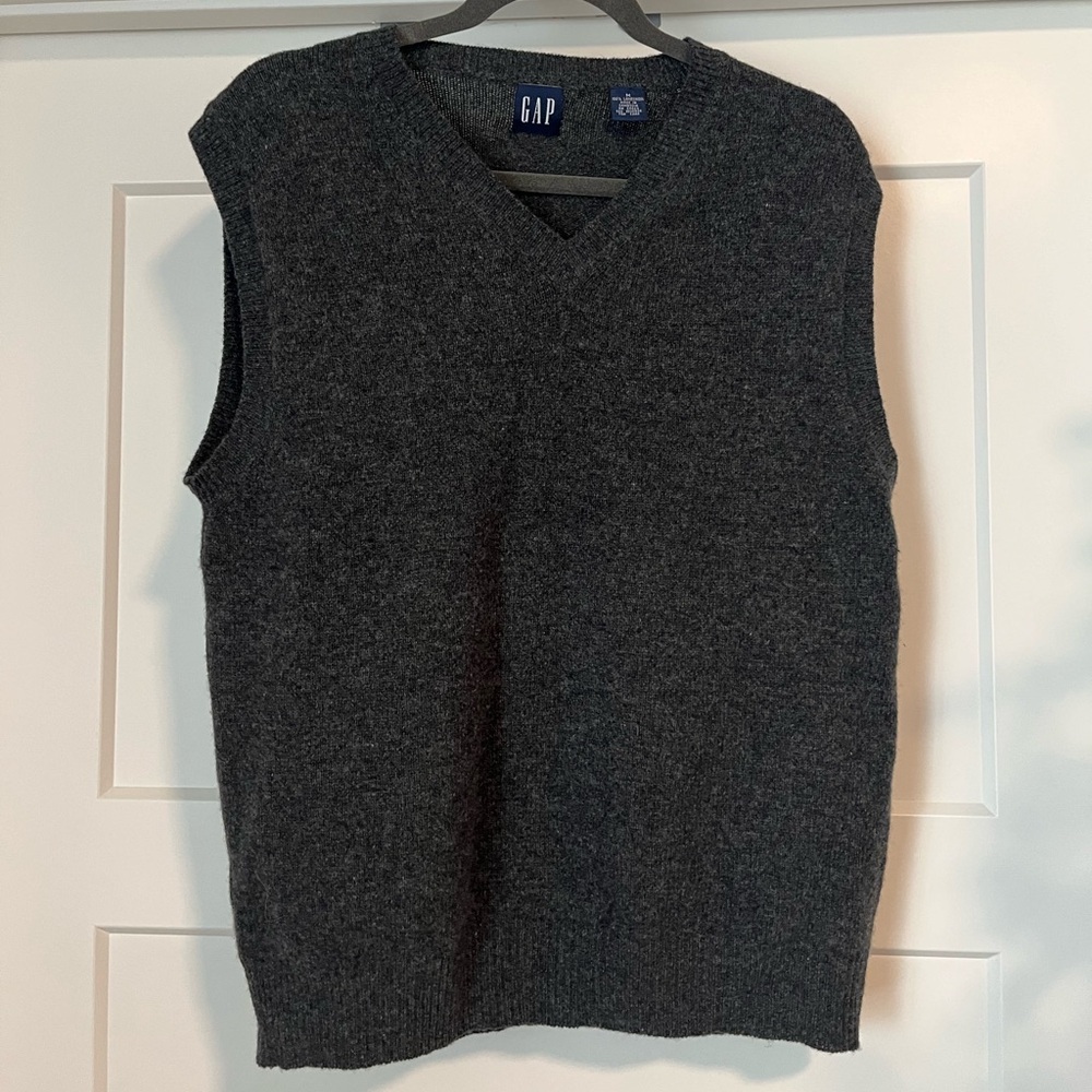 100% lambs wool sweater vest, size M